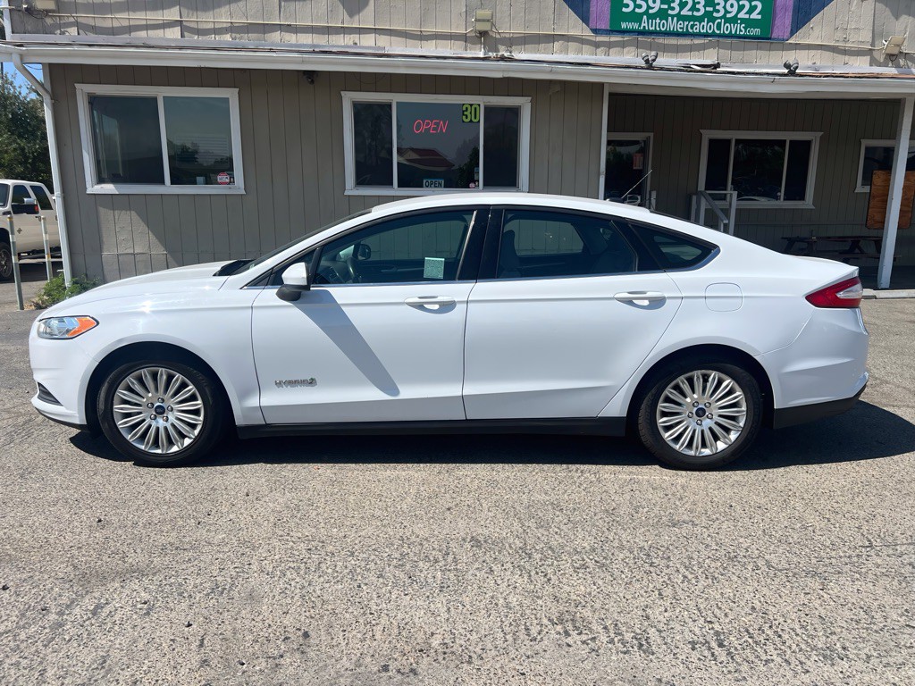 2016 Ford Fusion Image 2