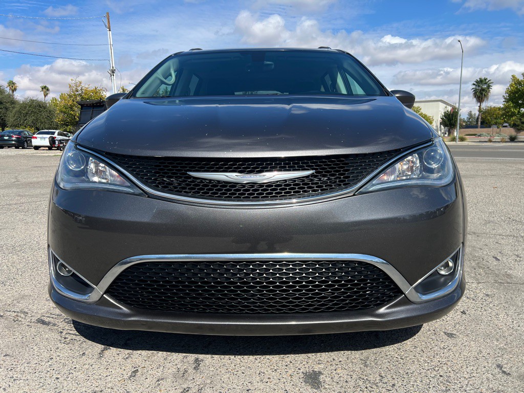 2017 Chrysler Pacifica Image 3