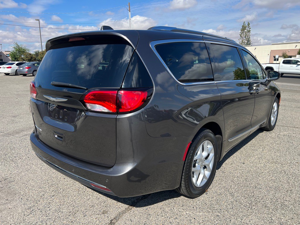 2017 Chrysler Pacifica Image 7