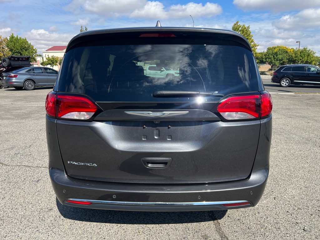 2017 Chrysler Pacifica Image 8