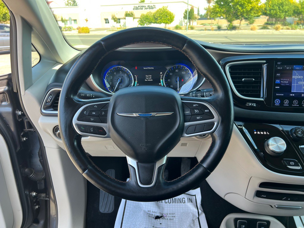2017 Chrysler Pacifica Image 13