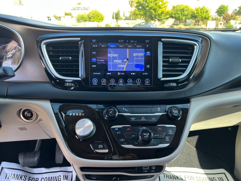 2017 Chrysler Pacifica Image 14