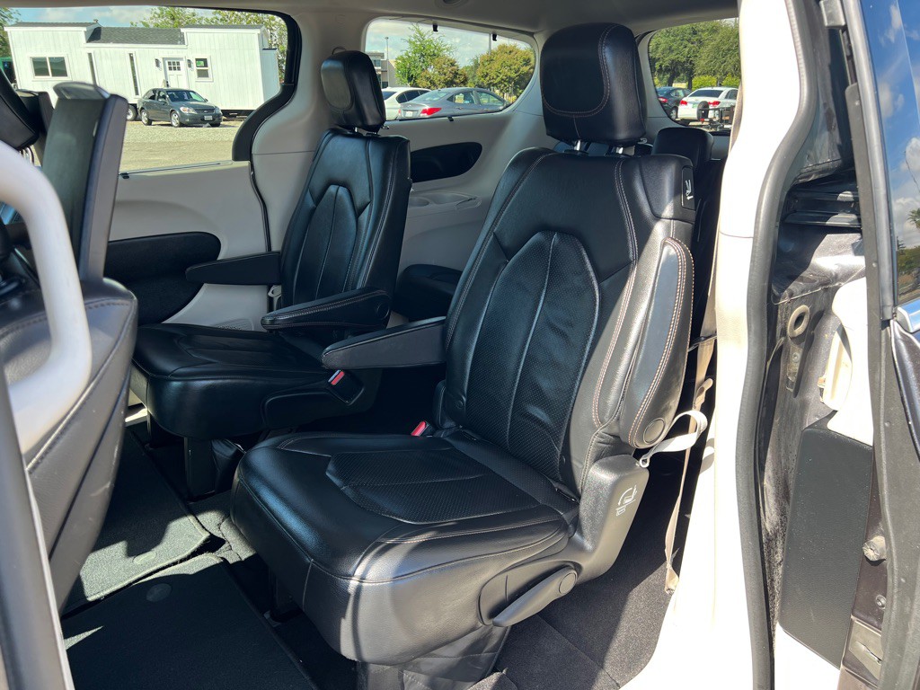 2017 Chrysler Pacifica Image 19