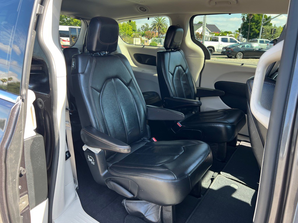 2017 Chrysler Pacifica Image 20