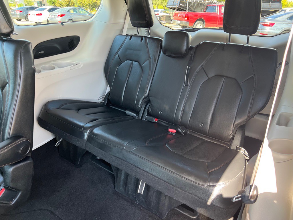 2017 Chrysler Pacifica Image 21