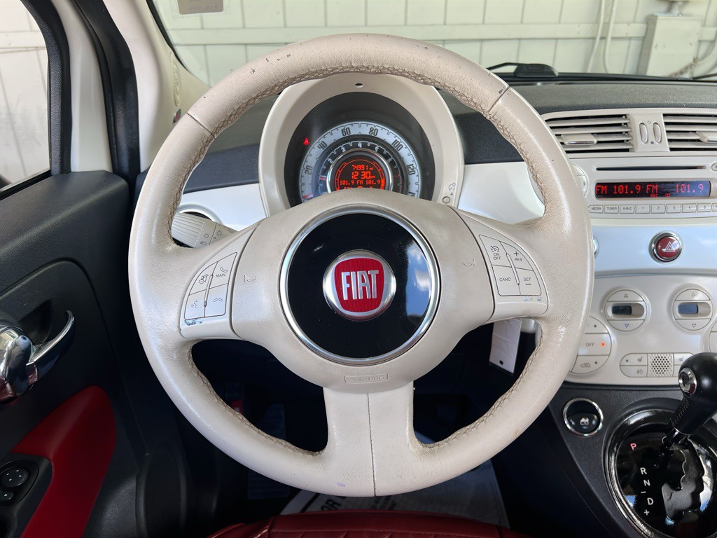 2013 FIAT 500 Image 16