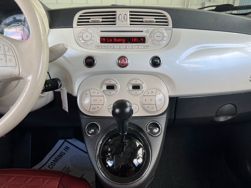 2013 FIAT 500 Image 17