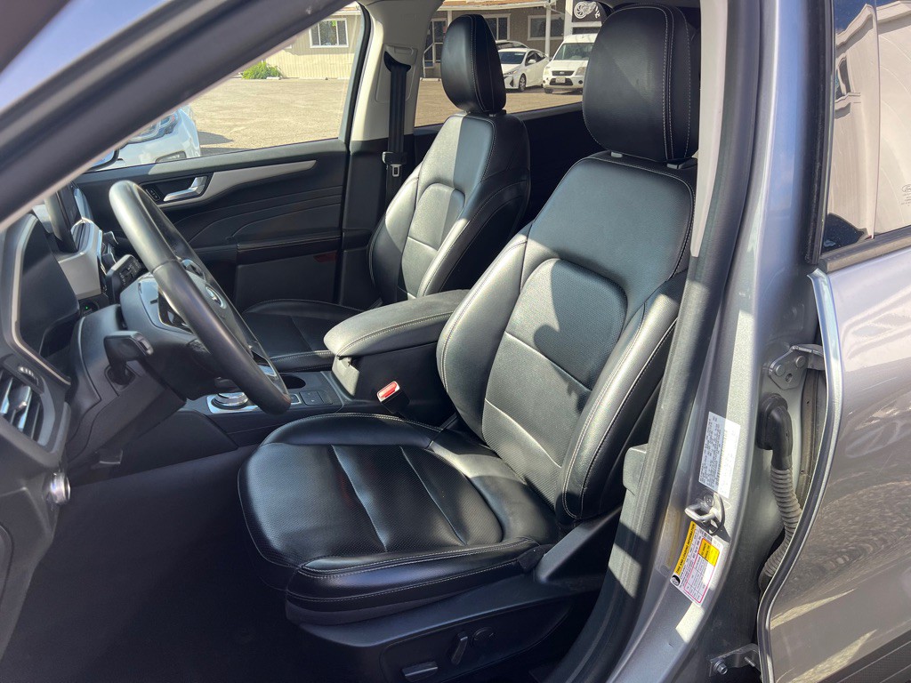 2022 Ford Escape Image 2