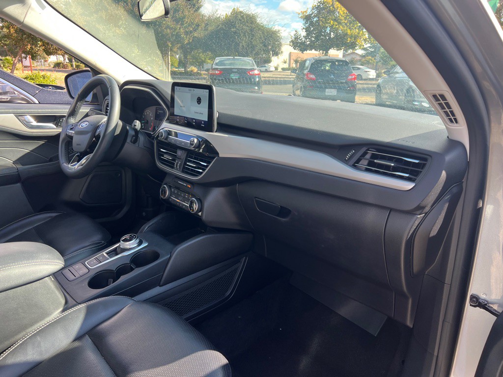 2022 Ford Escape Image 3