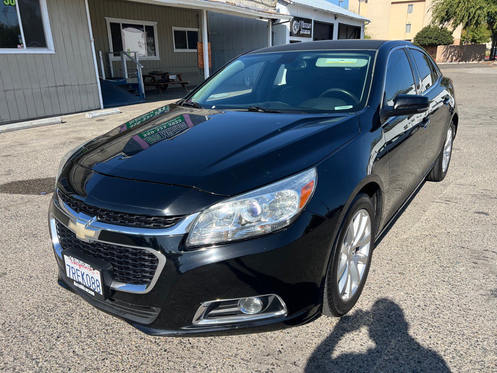 2016 Chevrolet Malibu Image 2