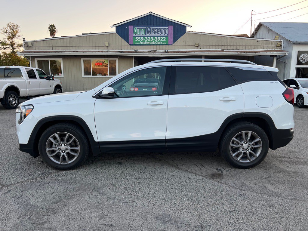 2023 GMC Terrain Image 3