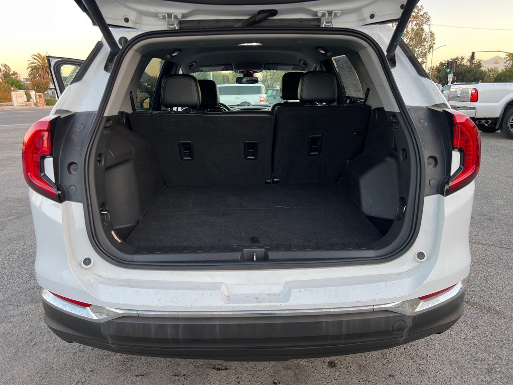 2023 GMC Terrain Image 22