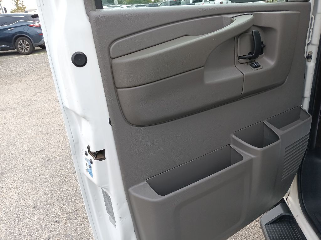 2012 Chevrolet Express Image 9