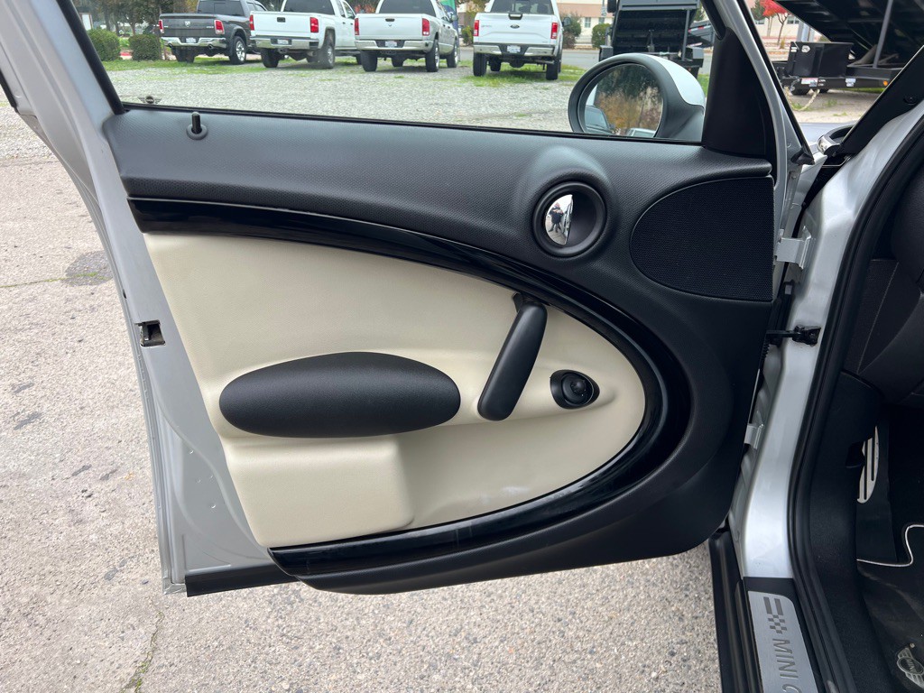 2012 MINI Cooper Image 8