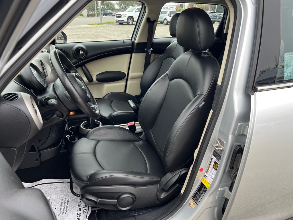 2012 MINI Cooper Image 9