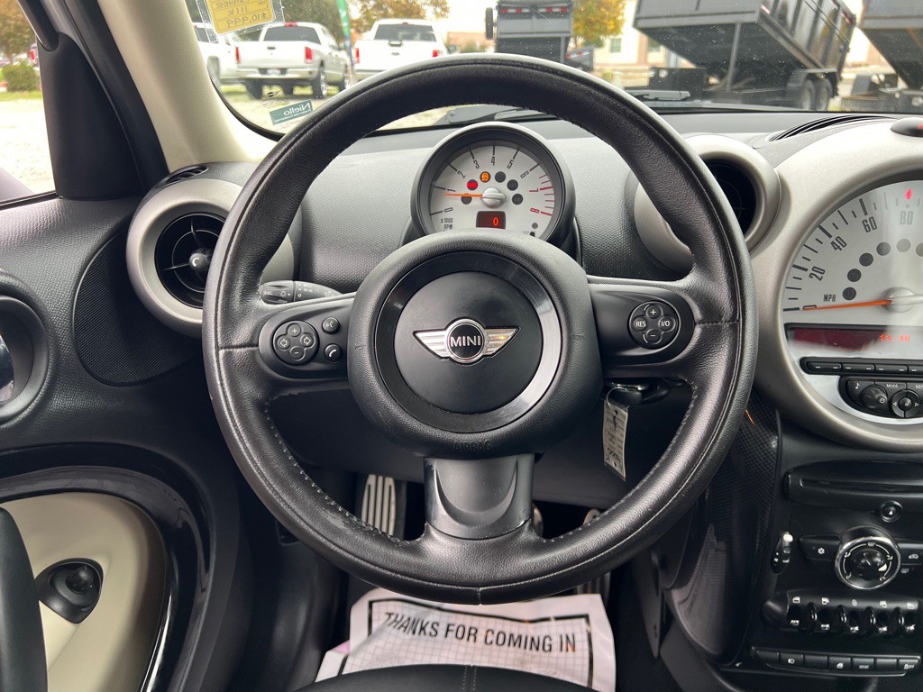 2012 MINI Cooper Image 11