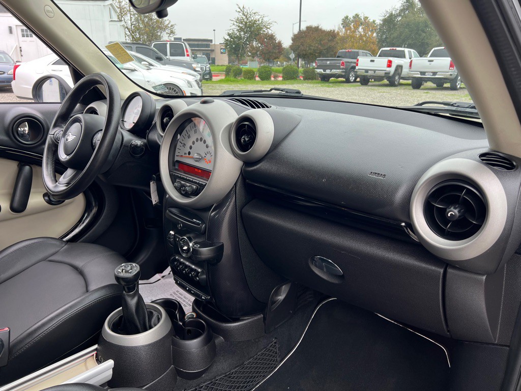 2012 MINI Cooper Image 14