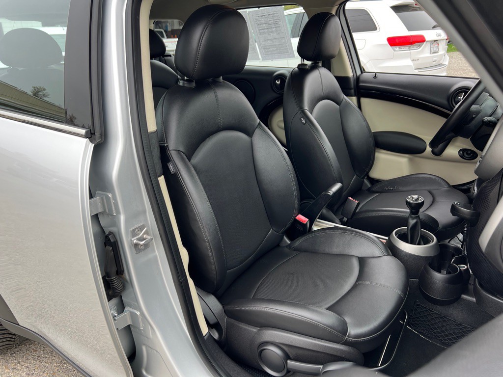 2012 MINI Cooper Image 15