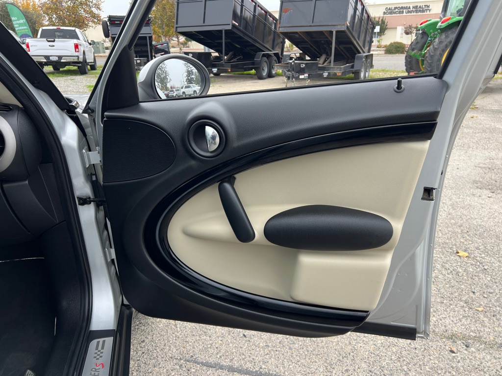 2012 MINI Cooper Image 16