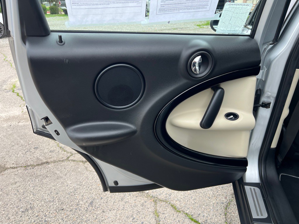 2012 MINI Cooper Image 17