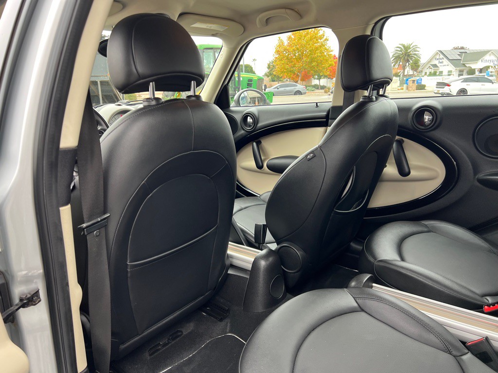 2012 MINI Cooper Image 18