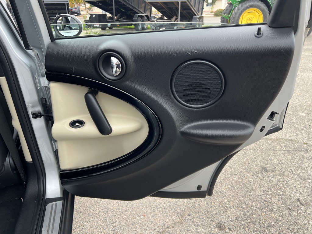 2012 MINI Cooper Image 21