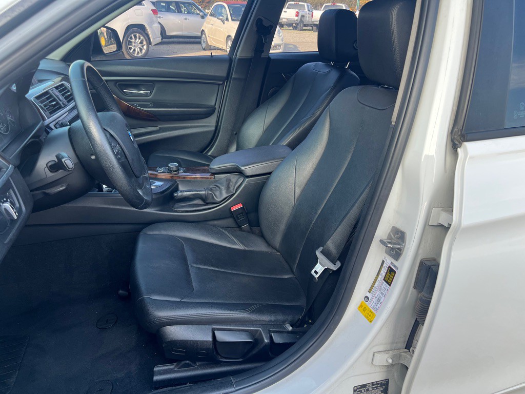 2016 BMW 3 Series Image 4