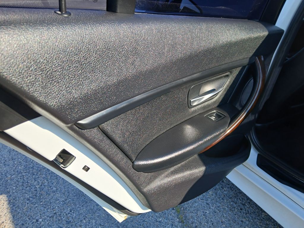 2016 BMW 3 Series Image 14