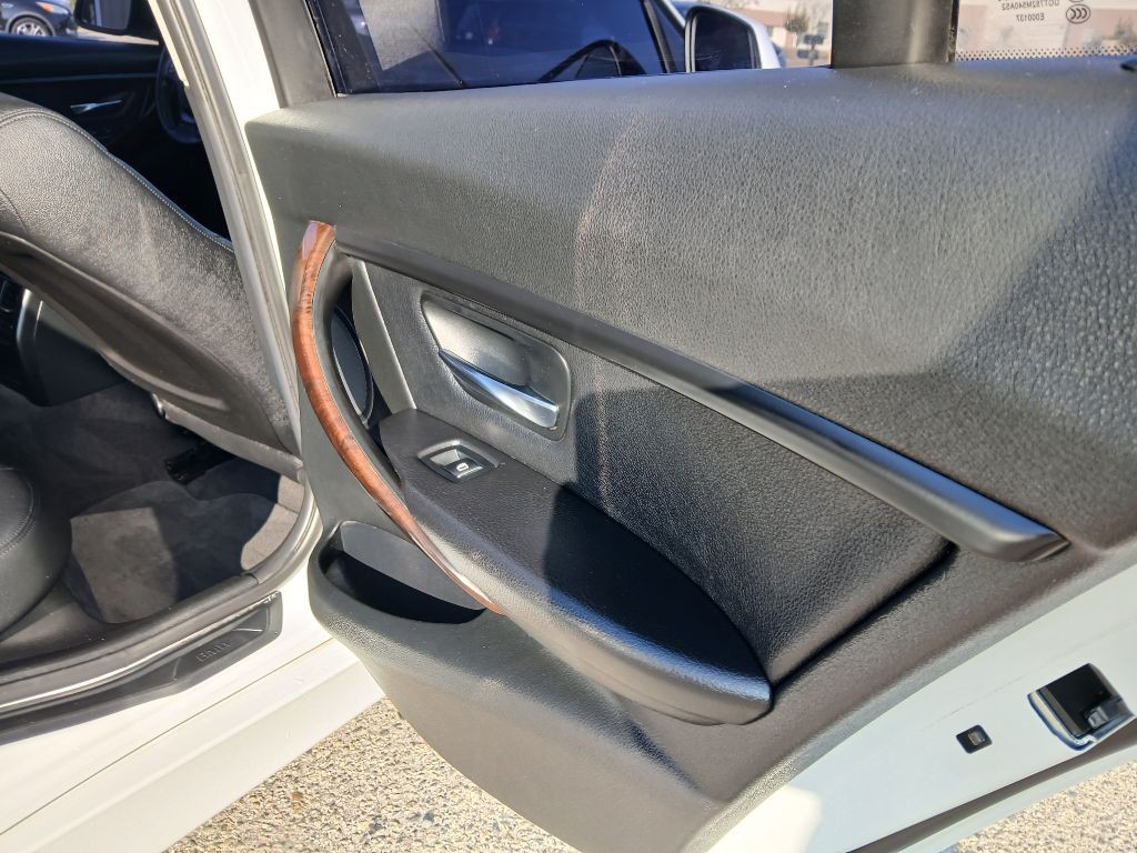 2016 BMW 3 Series Image 15