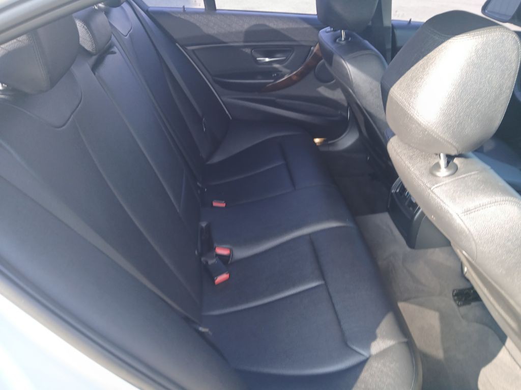 2016 BMW 3 Series Image 16