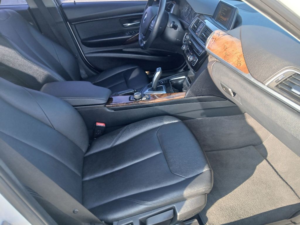 2016 BMW 3 Series Image 18