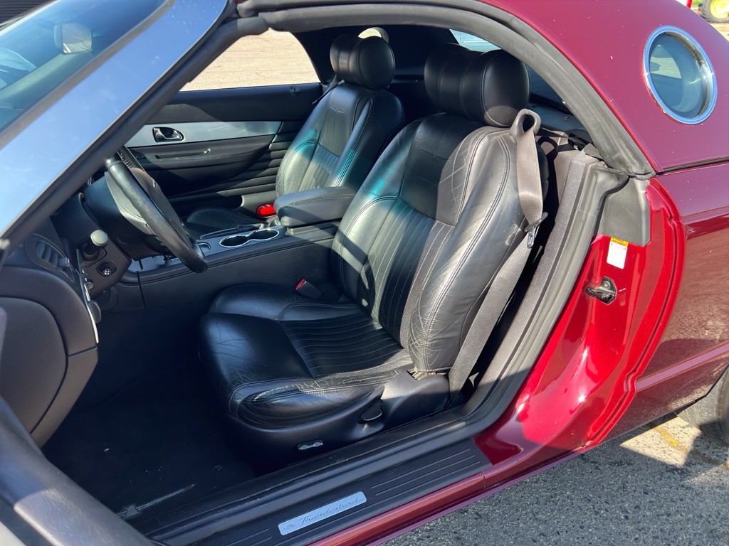 2004 Ford Thunderbird Image 11