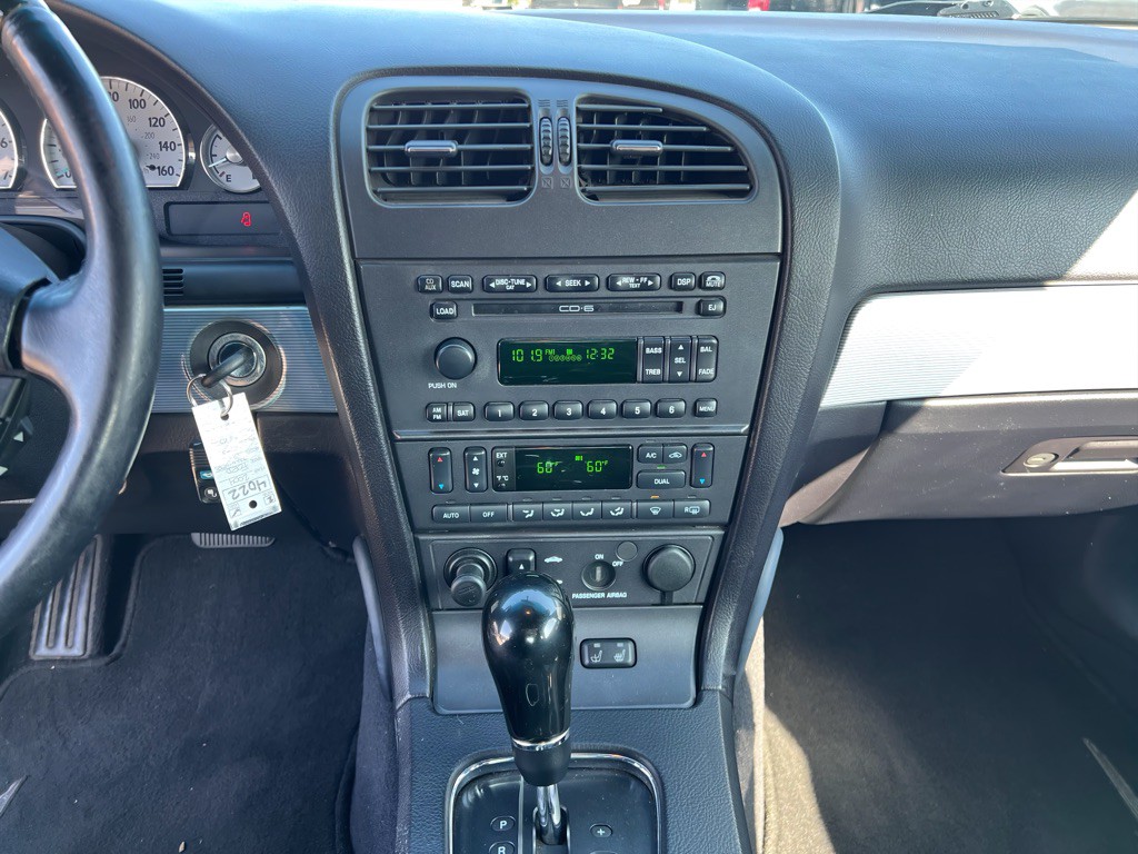 2004 Ford Thunderbird Image 14