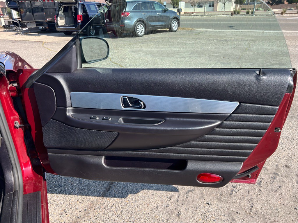 2004 Ford Thunderbird Image 17