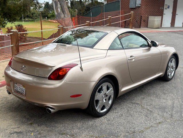 2004 Lexus SC Image 4