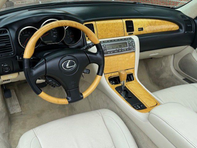 2004 Lexus SC Image 6