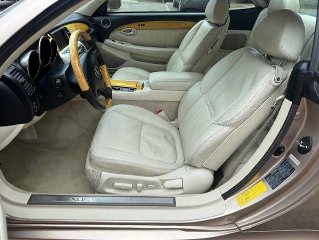 2004 Lexus SC Image 8