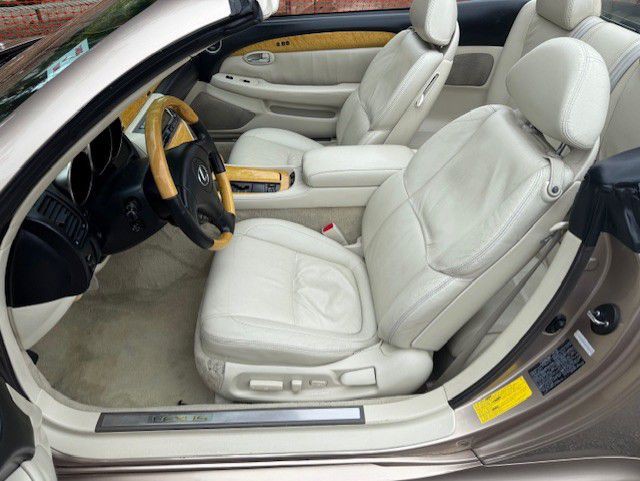 2004 Lexus SC Image 26