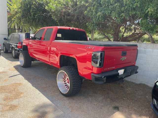 2018 Chevrolet Silverado 1500 Image 2
