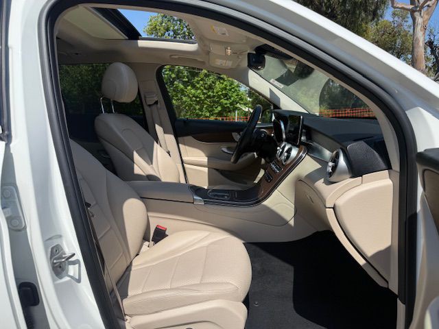2021 Mercedes-Benz GLC-Class Image 12