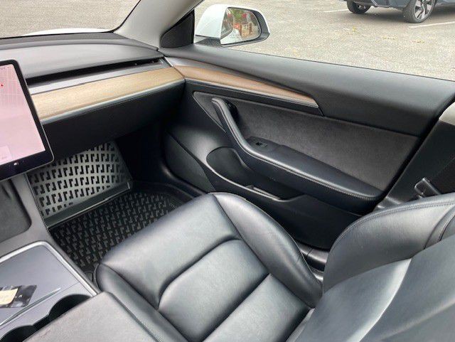 2022 Tesla Model 3 Image 16