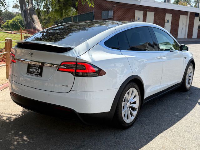 2016 Tesla Model X Image 5