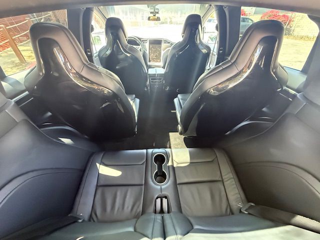 2016 Tesla Model X Image 7