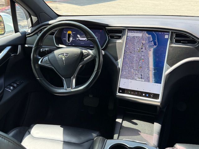 2016 Tesla Model X Image 8