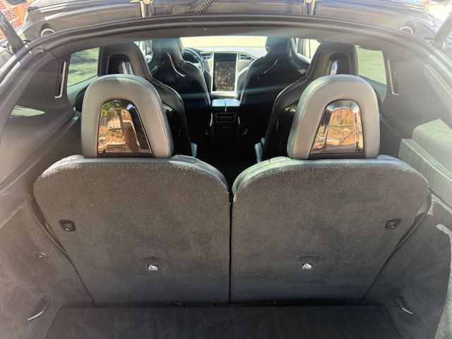 2016 Tesla Model X Image 11