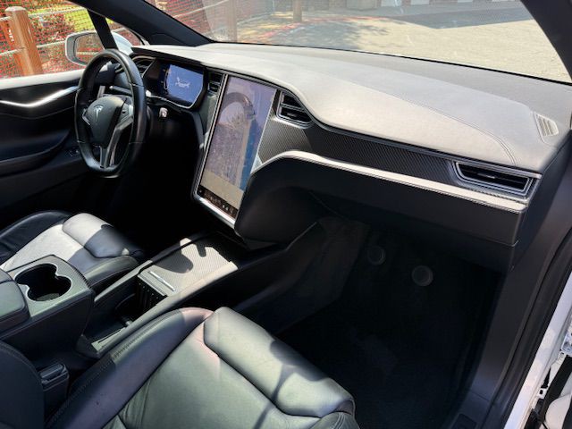 2016 Tesla Model X Image 12