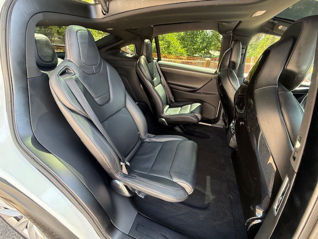 2016 Tesla Model X Image 14