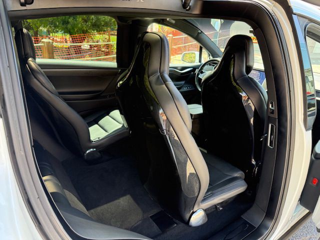 2016 Tesla Model X Image 16