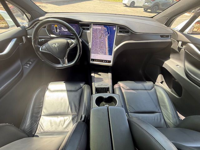 2016 Tesla Model X Image 18