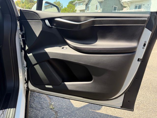 2016 Tesla Model X Image 20